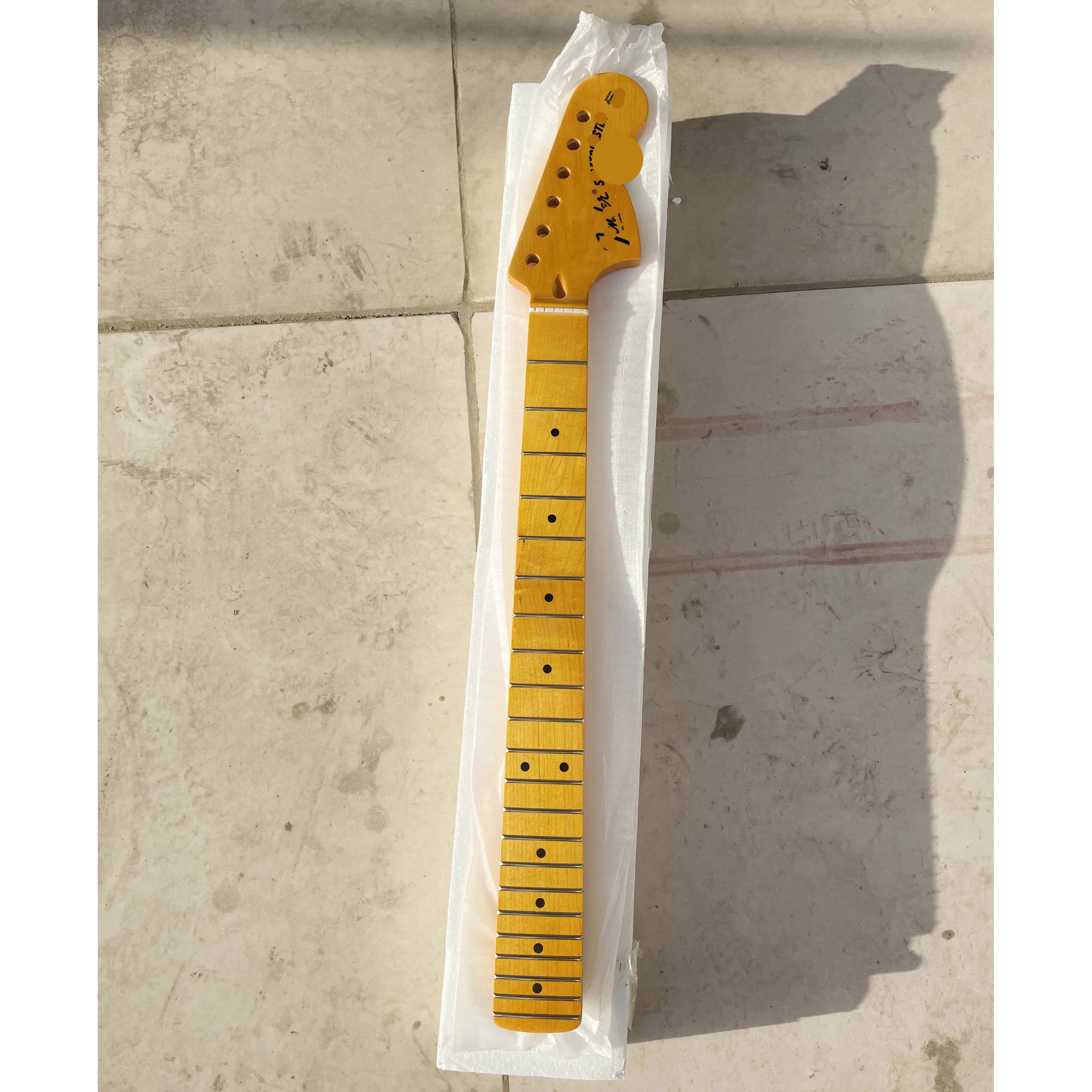 

High Quality Canadian Maple Gloss Yellow Big Head Electric Guitar Neck 22 frets 25.5 Inch Maple Fretboard Dots Inlay DIY Part