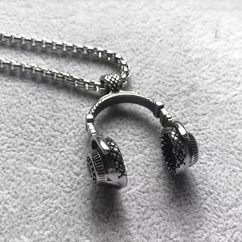 DJ Music Headphone Pendant Necklace Long Chain Men Women Hip Hop Jewelry Unisex Retro Rock Headset Necklace Creative Male Gifts