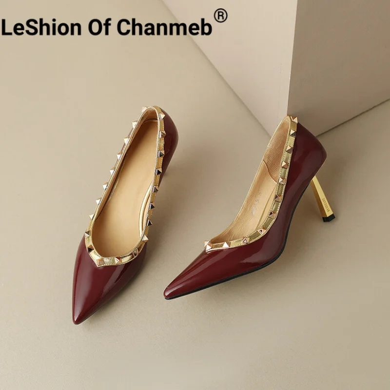 

Туфли-лодочки женские из натуральной кожи на тонком высоком каблуке с острым носком