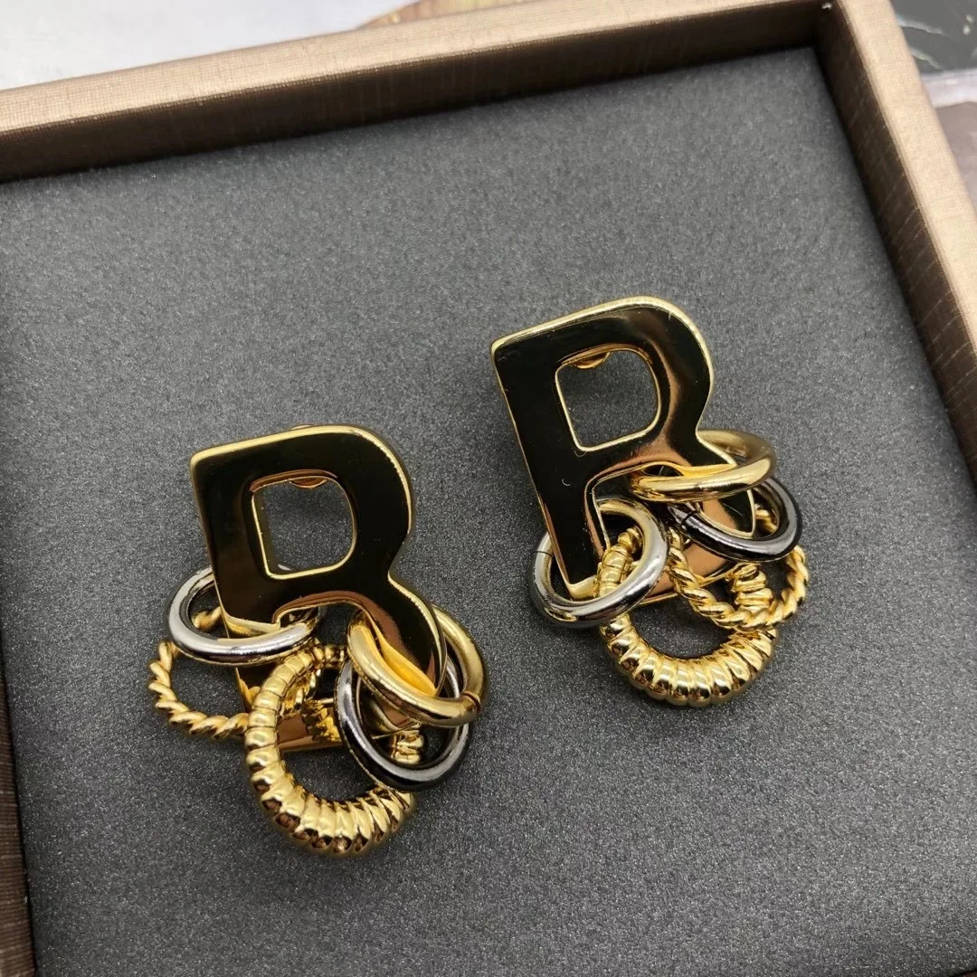 

European and American popular new letter set small circle earrings