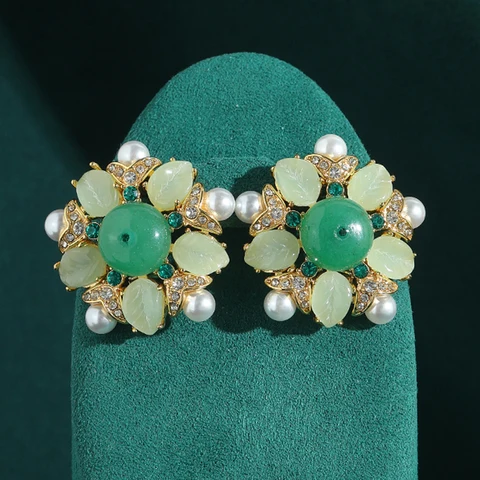 Серьги-гвоздики из нефрита LOVE GREEN LIVE GREEN