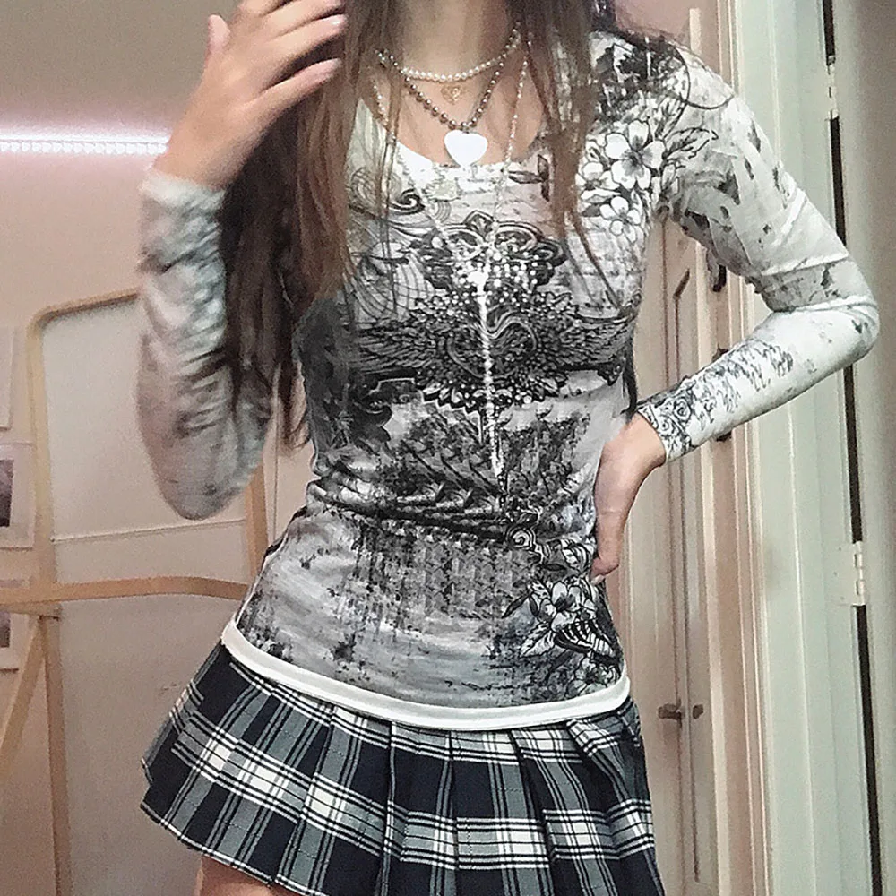 

T-Shirt Street Hot Girl Retro Print Slim Sexy V-neck Top Gothic Retro Women Darkness Fashion National Style Clothing Ladies Tops