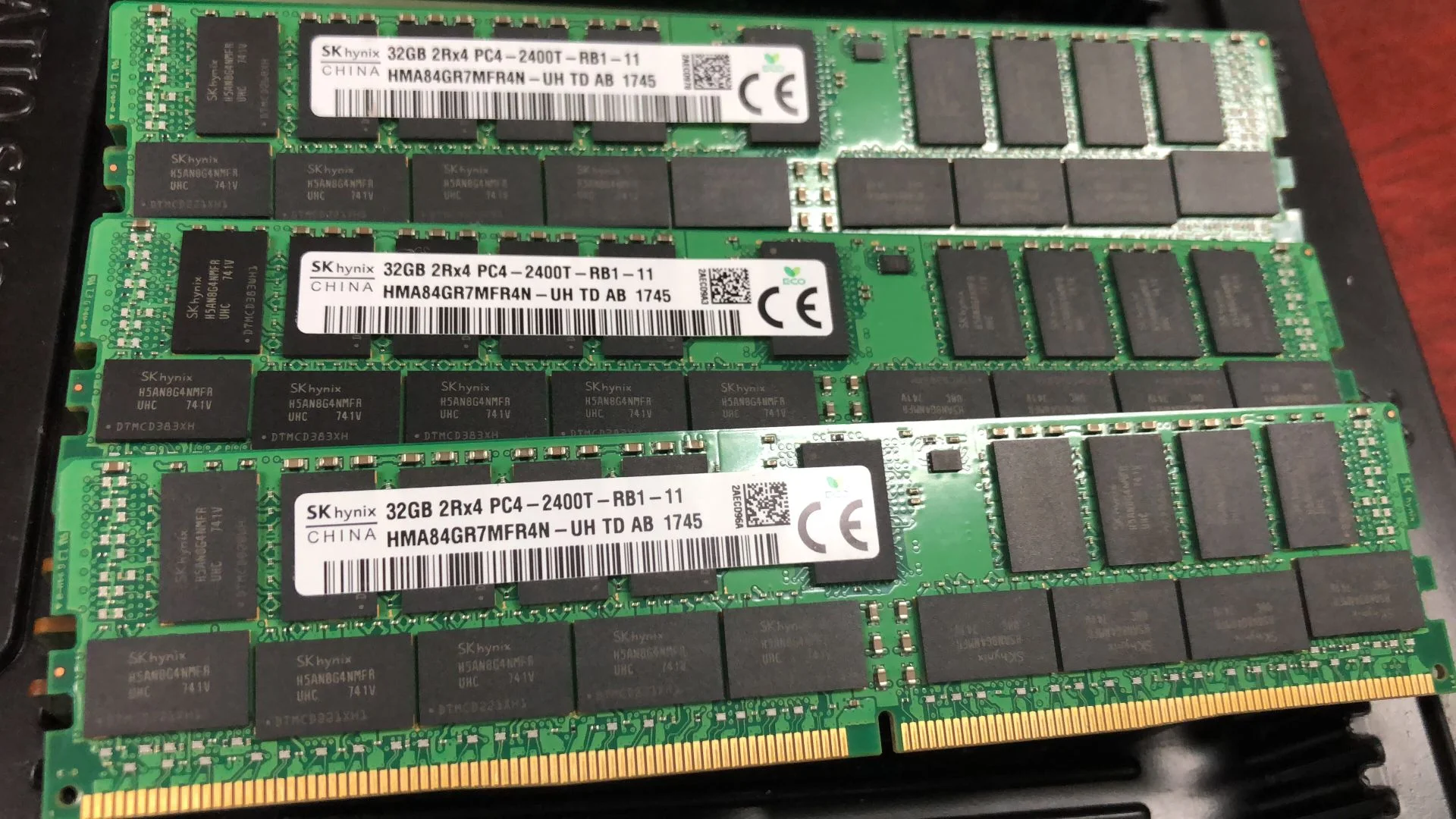 

RAM 32GB 2RX4 PC4-2400T-RB2-11 HMA84GR7AFR4N-UH RDIMM memory