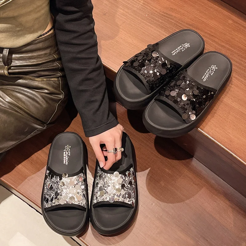 Тапки женские пляжные сланцы шикарные клоги летняя обувь 2024