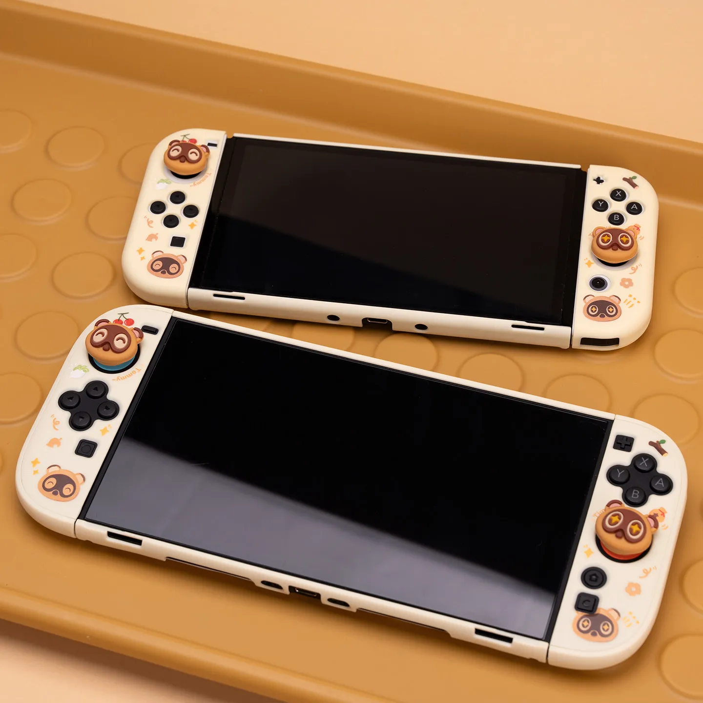 Фото Защитный чехол для Nintendo Switch 2 с милым мультяшным енотом, настраиваемый, для OLED и NS Lite, аниме-аксессуар, подарок на день рождения №4