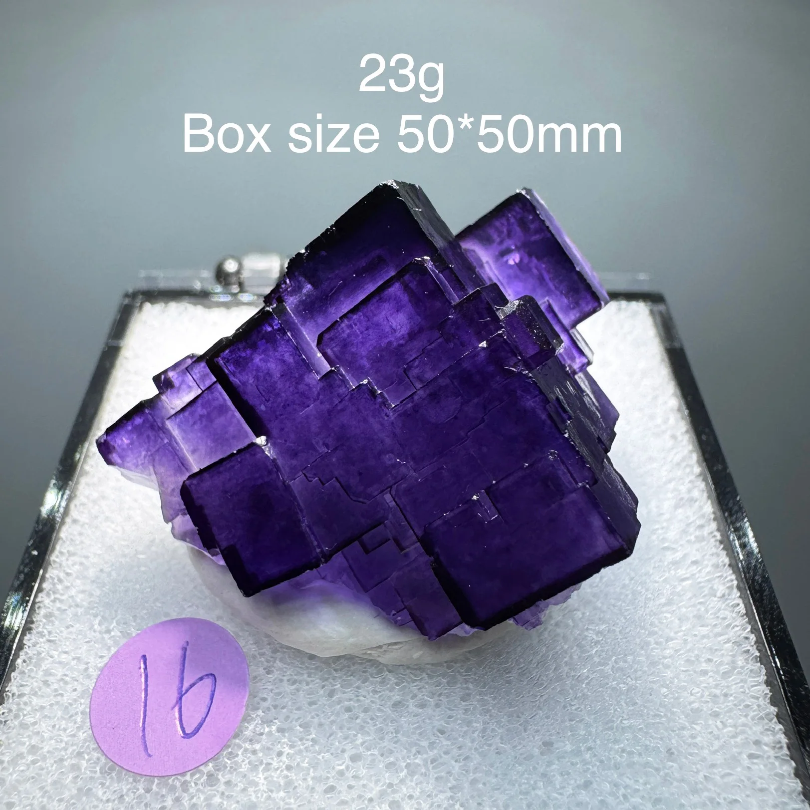 

Фиолетовый ступенчатый флюорит