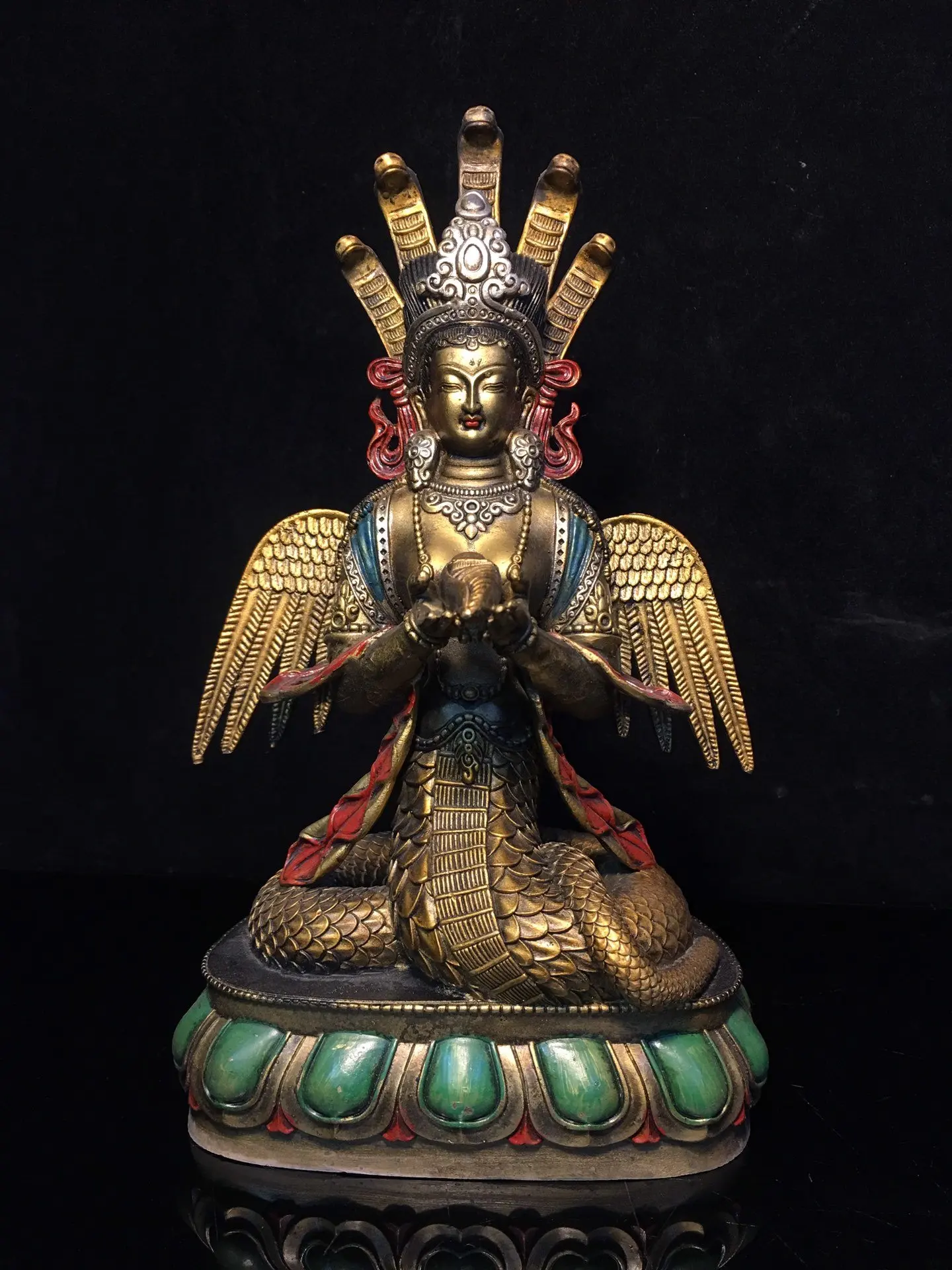 

Статуя Будды из чистой меди