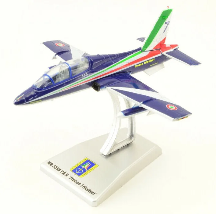 Italeri летательная армия MB 339A arrows Трехцветная модель #7 1/100| |