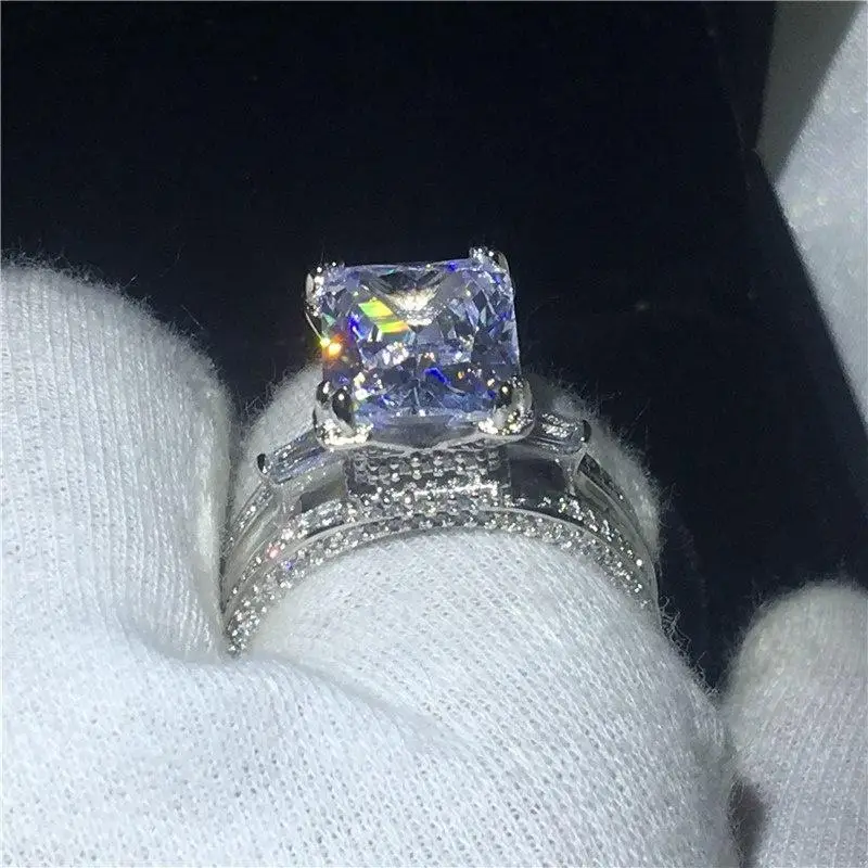 

Женское свадебное кольцо с квадратным вырезом