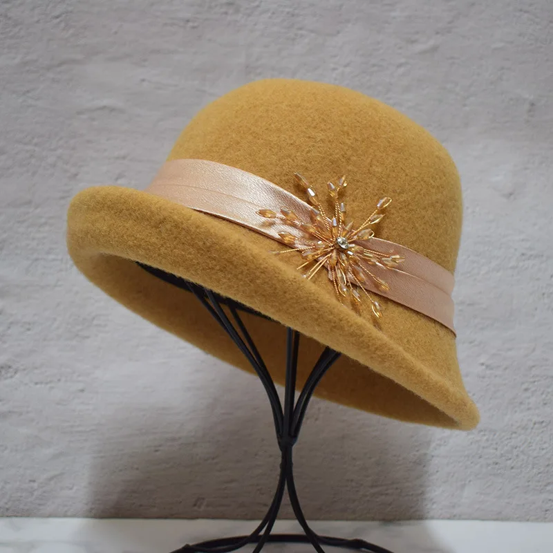 

202310-2508378 ins шикарная зимняя японская теплая шерстяная вязаная женская панама с цветами и кристаллами для отдыха женская осветительная