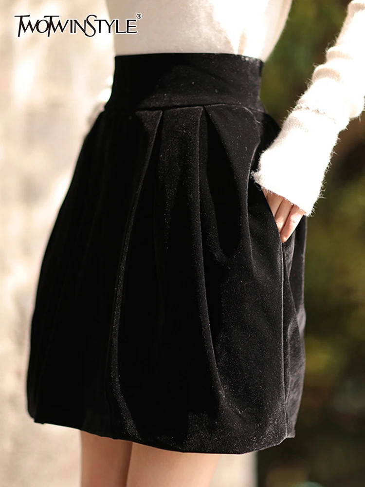 

Женская плиссированная мини-юбка TWOTWINSTYLE, весенняя, черная, Повседневная мини-юбка с высокой талией, 2022