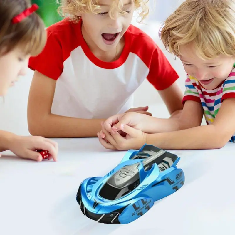 Настенный автомобиль-игрушка вращающийся на 360 градусов радиоуправляемый трюк