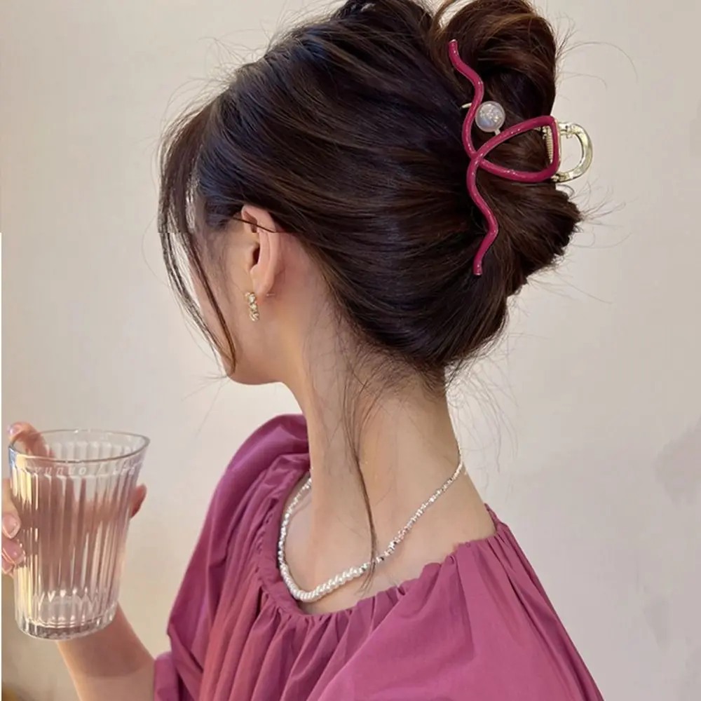 

Заколка для волос в Корейском стиле женская, металлический зажим с жемчужинами и изгибами, в форме акулы, геометрическая форма, аксессуары для волос