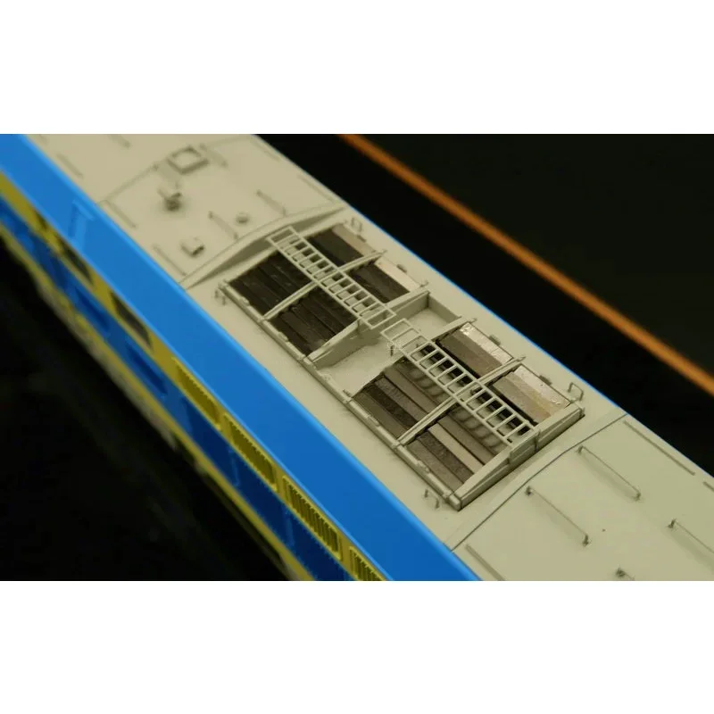 Модель поезда SINOMODEL Tianchao DF4E дизельный локомотив с тяжелыми звеньями 21-контактный