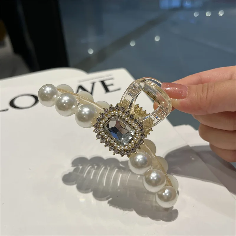 

Pearl fish tail hair grab clip on the back of the head of summer girl, hair clip shark clip grab