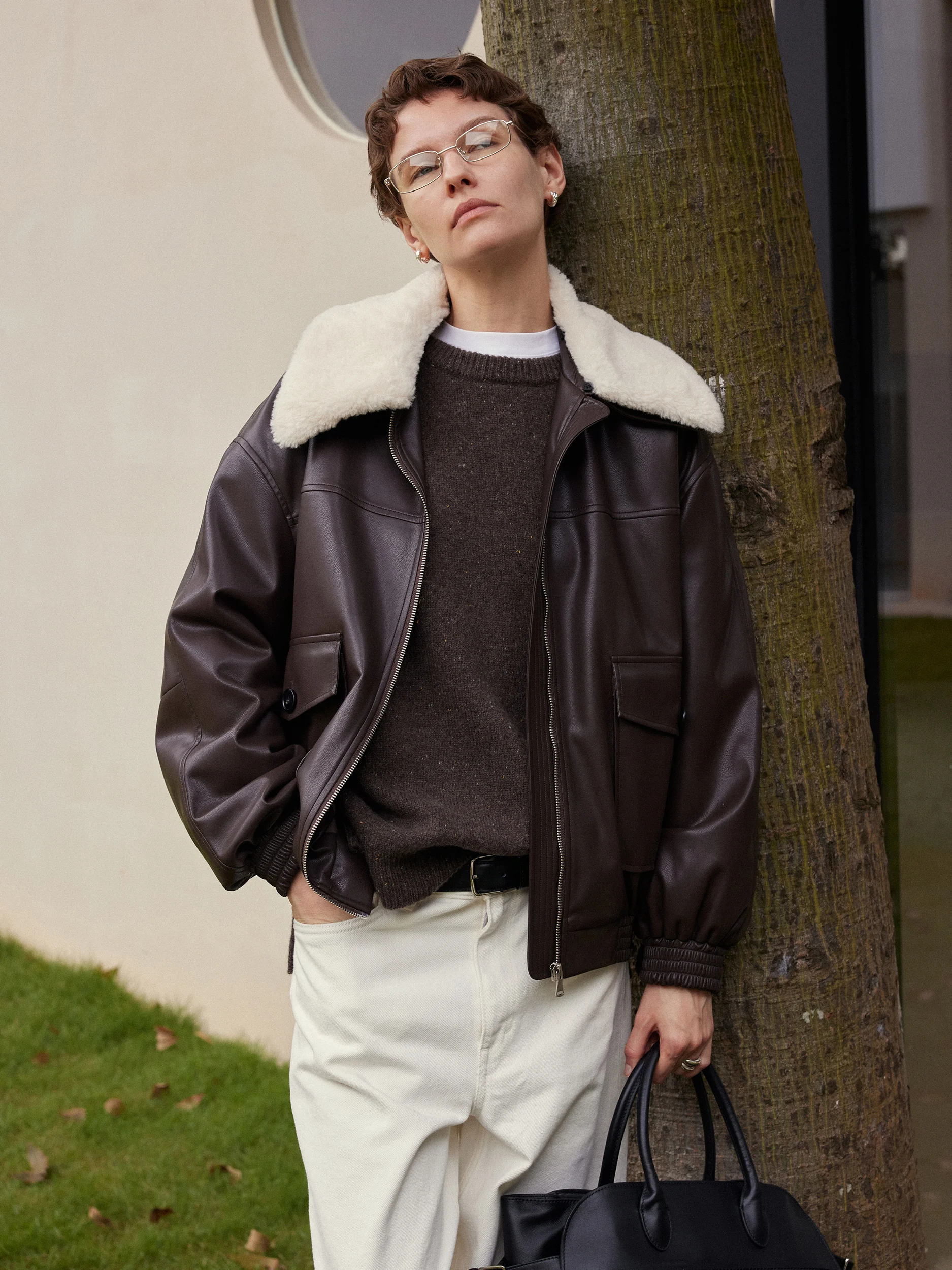 Теплая кожаная куртка с большим меховым воротником в стиле ретро 2024 ранняя весна