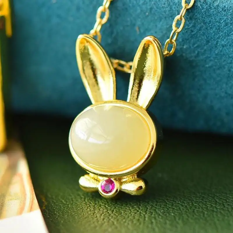 

Ожерелье с подвеской в виде белого Нефритового кролика