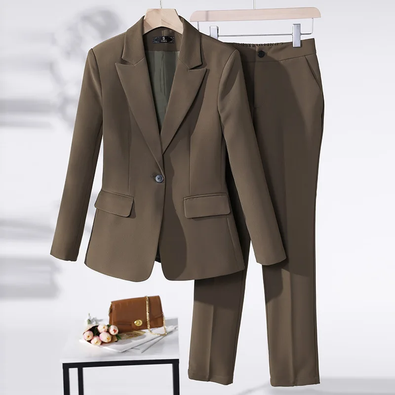 Рисунок 2 - Женский брючный костюм из двух предметов