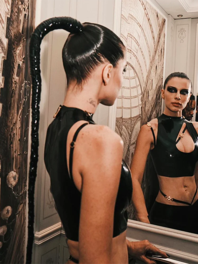 Соблазнительный облегающий комплект из двух предметов с топом без рукавов и