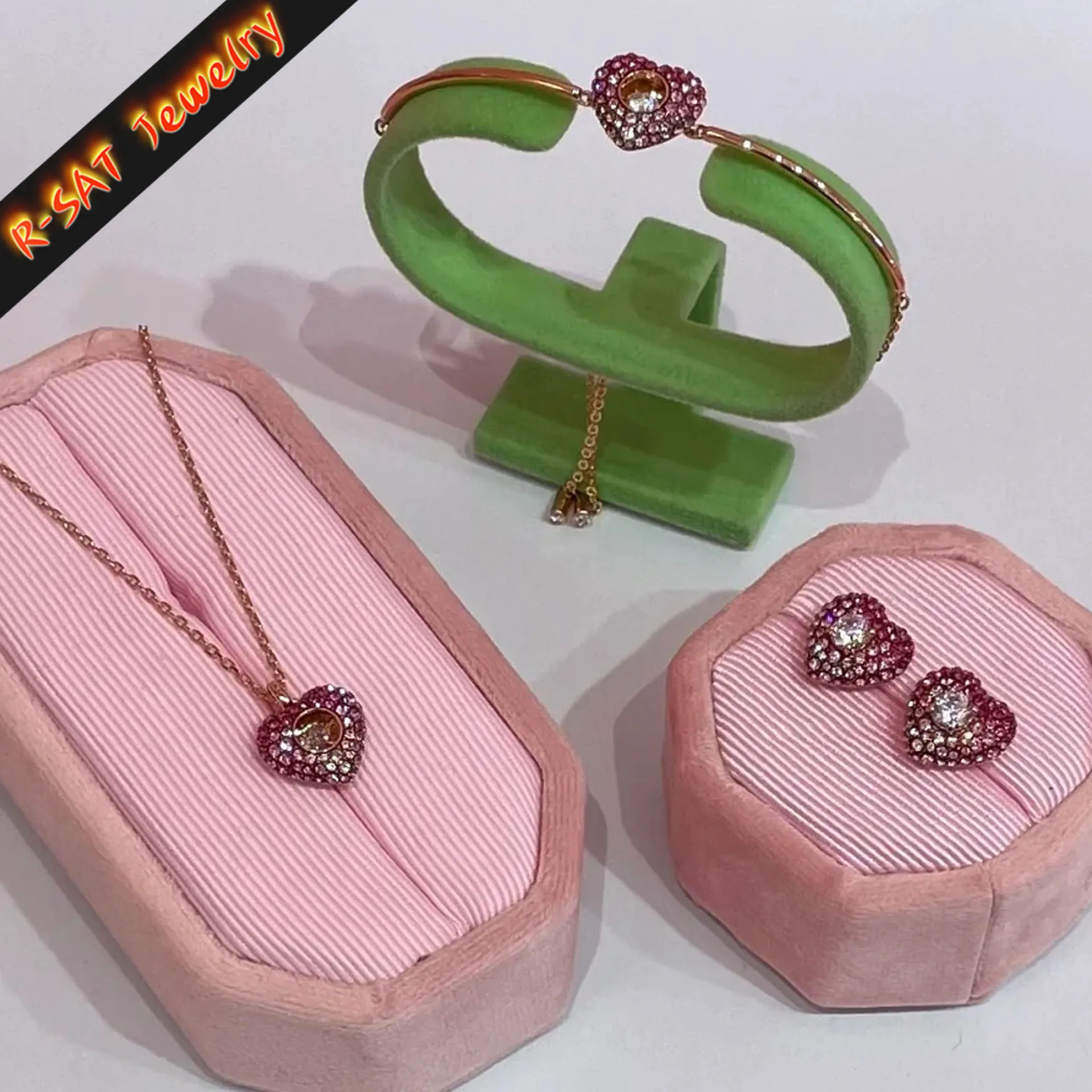 Фото Стальной круг Love, розовый, изысканный, модный, хит продаж, ювелирные изделия, тренд, хит продаж, любовь, красное горящее сердце, женский подарок для зарядки №1