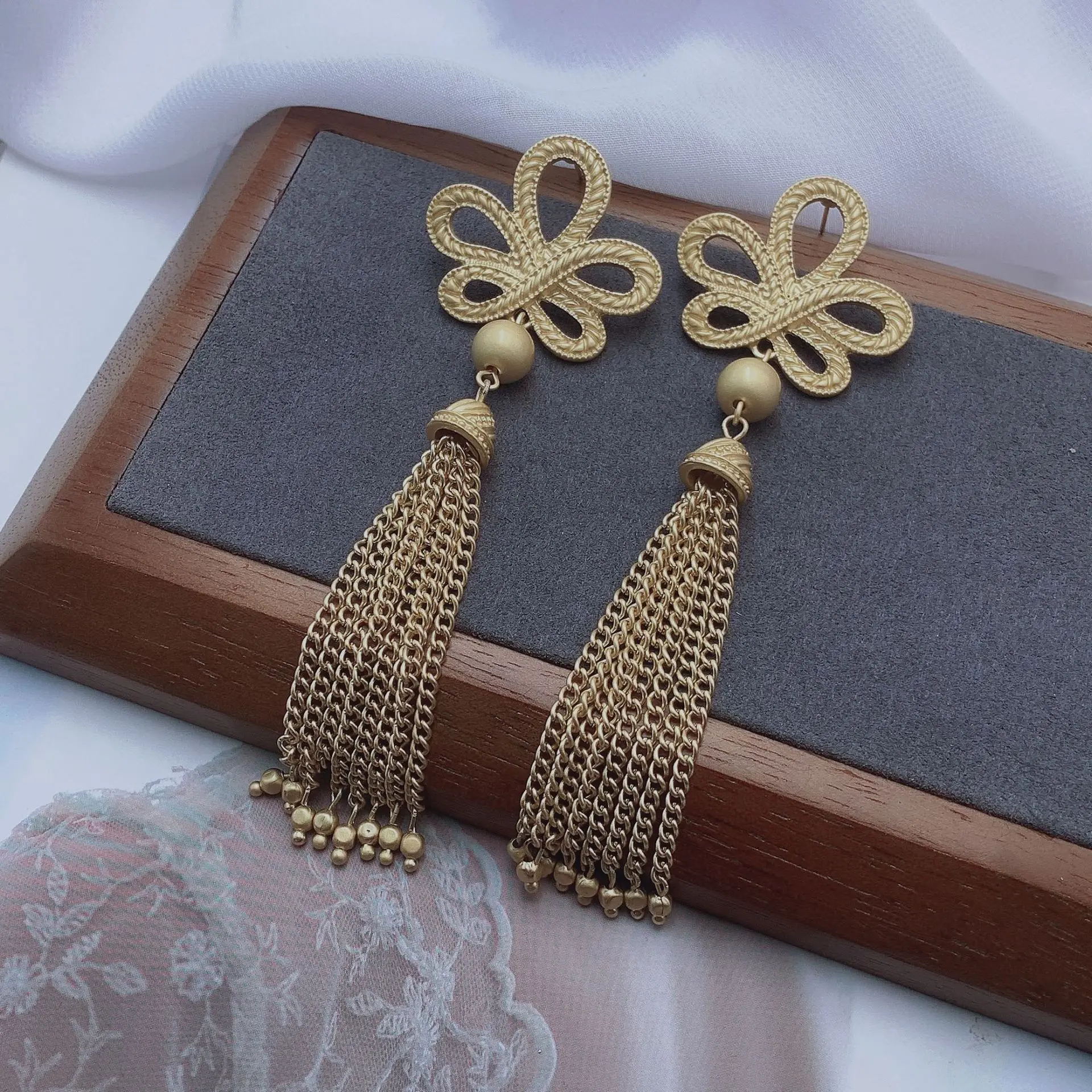 

French catwalk Vintage cold style gold thousand knot chain tassels made by hand