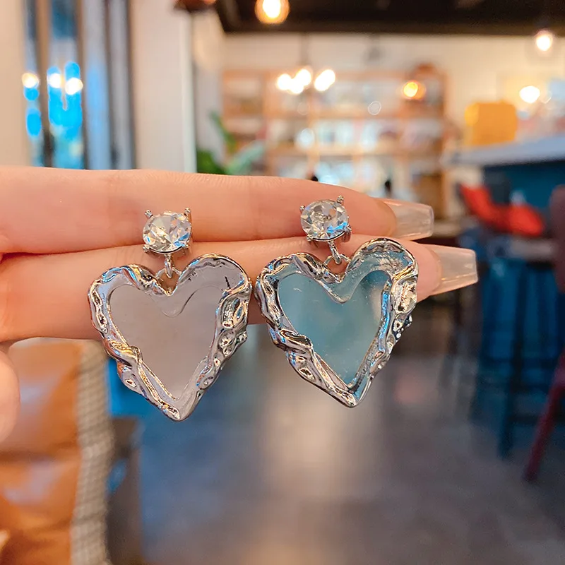 

Silver Needle Set Diamond Pleated Love Earrings, Sweet Cool Wind, Fashion Niche, Simple Design, Personalized