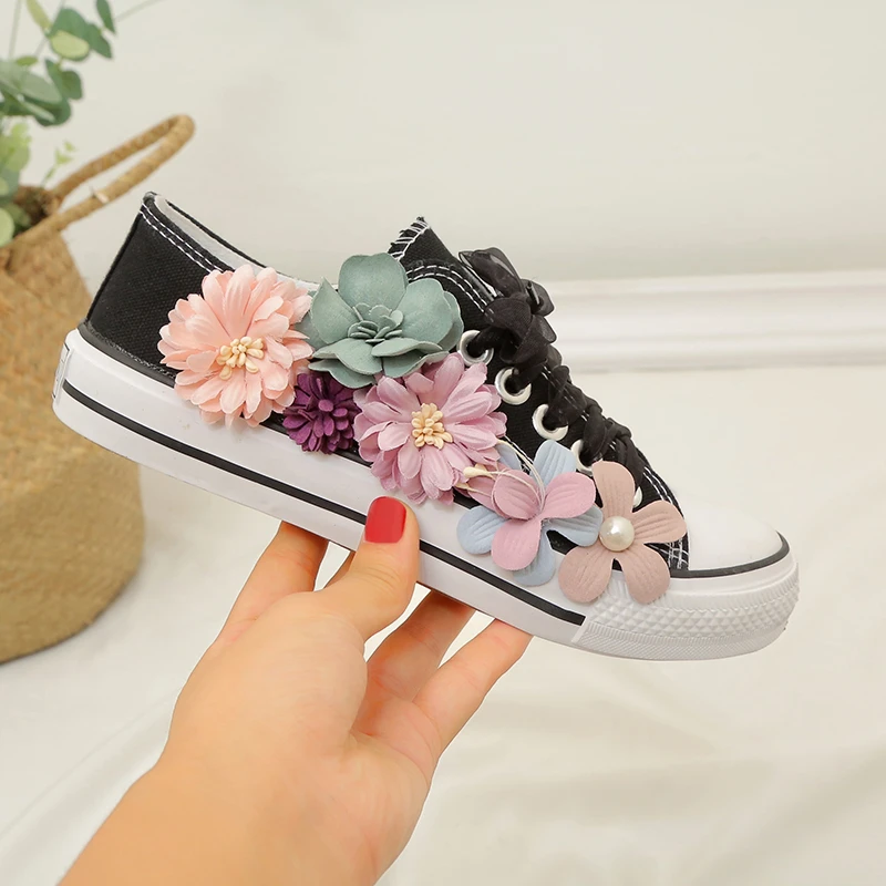 2023 Wholesale Spring and Summer Women's Canvas Shoes Small White Shoes Women's High Top Handmade Customized Flower Casual Shoes