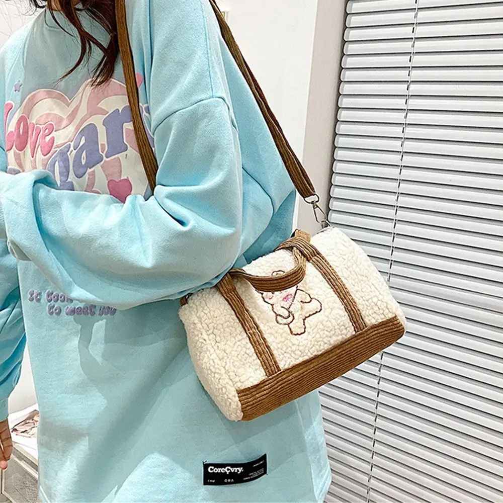 

Женская сумка через плечо из плюшевой ткани с вышивкой медведя, модная пушистая зимняя женская сумка из овечьей шерсти с мехом, дизайнерски...