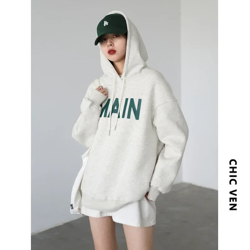 Фото Женские пуловеры CHIC VEN, уличная одежда, повседневные свободные плюшевые толстые теплые топы с капюшоном и надписью, офисное женское пальто, осень-зима 2025 №3