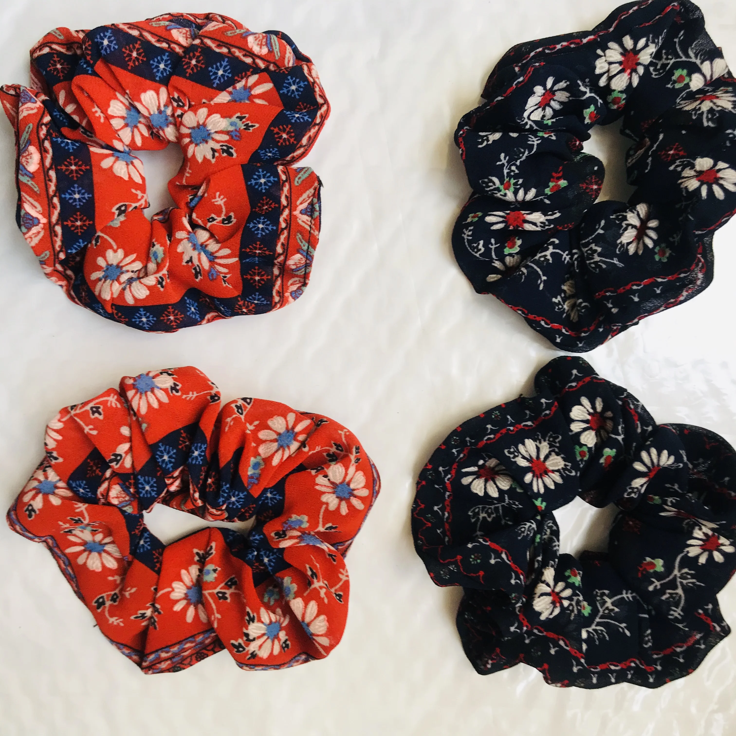 

Женская резинка для волос с этническим принтом