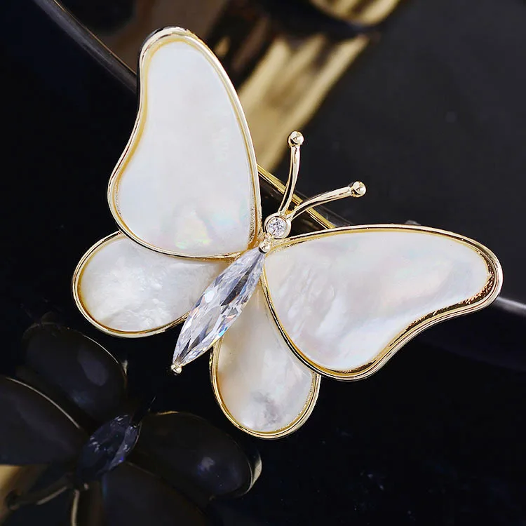 

2023 New Micro-inlaid Zircon Mother-of-pearl Butterfly Brooch Temperament Elegant Coat Suit Corsage Fashion Cheongsam Pin