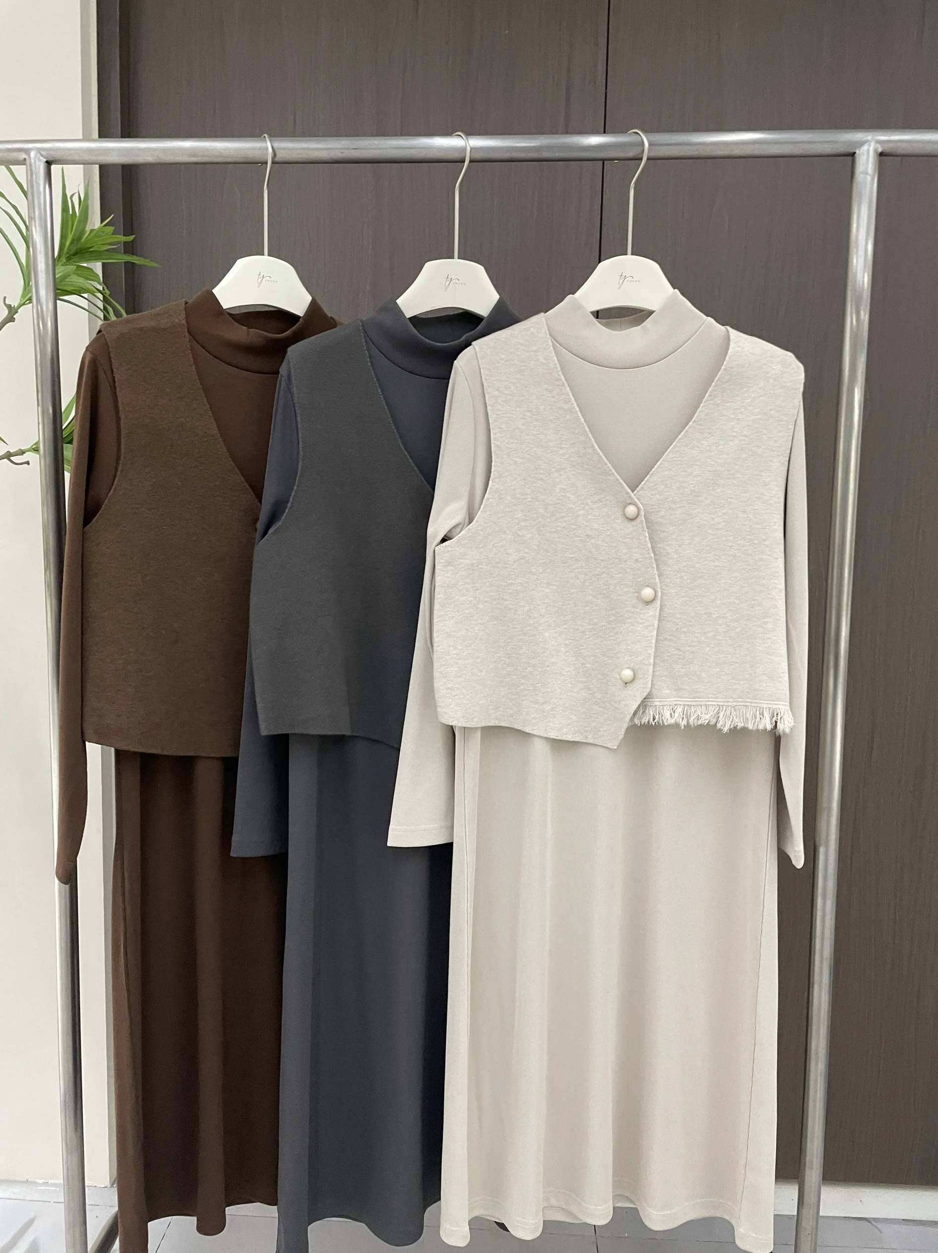 Осень-зима 2024 новый модный жилет с кисточками платье полувысоким воротником