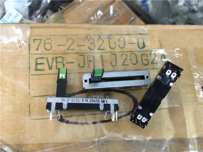 

Оригинальный японский Panasonic 76-2-3200-0m 20 кг 45 мм потенциометр с двойной ручкой, с промежуточной лампой