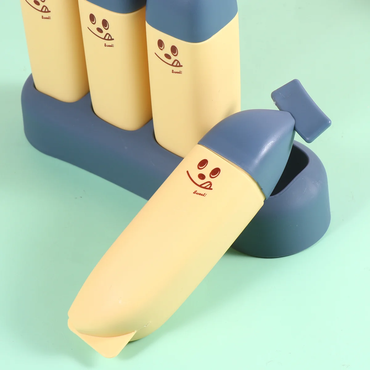 

1 Set 4pcs Popsicles Mold Homemade Ice Cream Mold DIY Cartoon Ice Mold Ice Making Mold(Blue+Yellow, Banana Style)