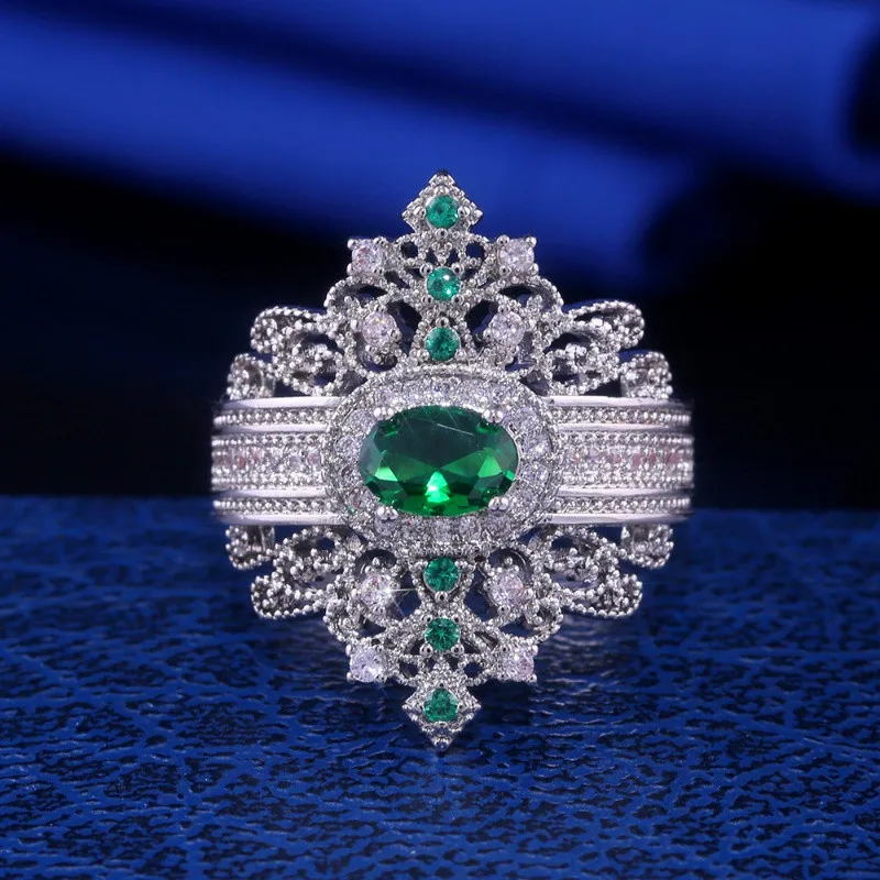 

Vintage Court Style Inlaid Green Zircon Crown Ladies Ring Fashion Elegant Casual Party Jewelry Accessories