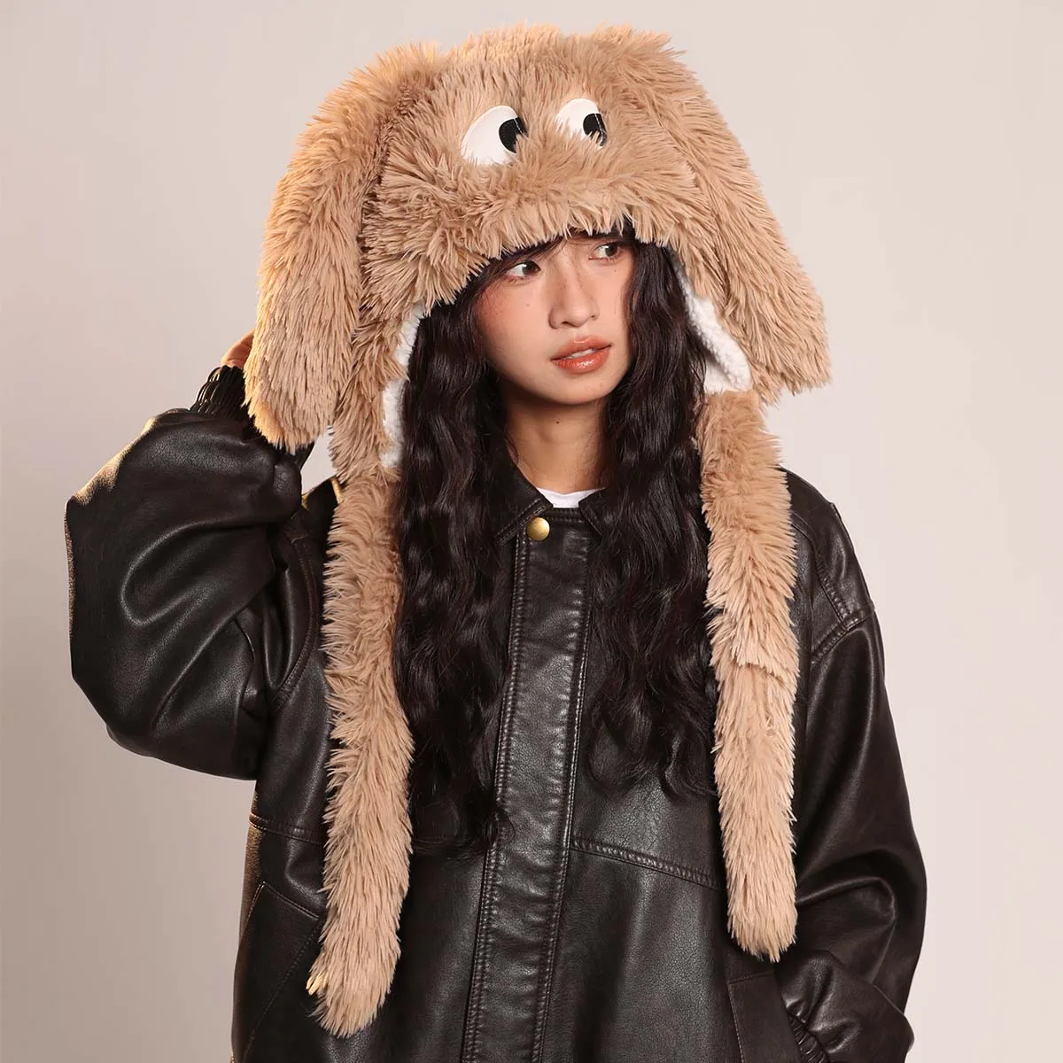 Женская зимняя меховая шапка-бомбер с заячьими ушками