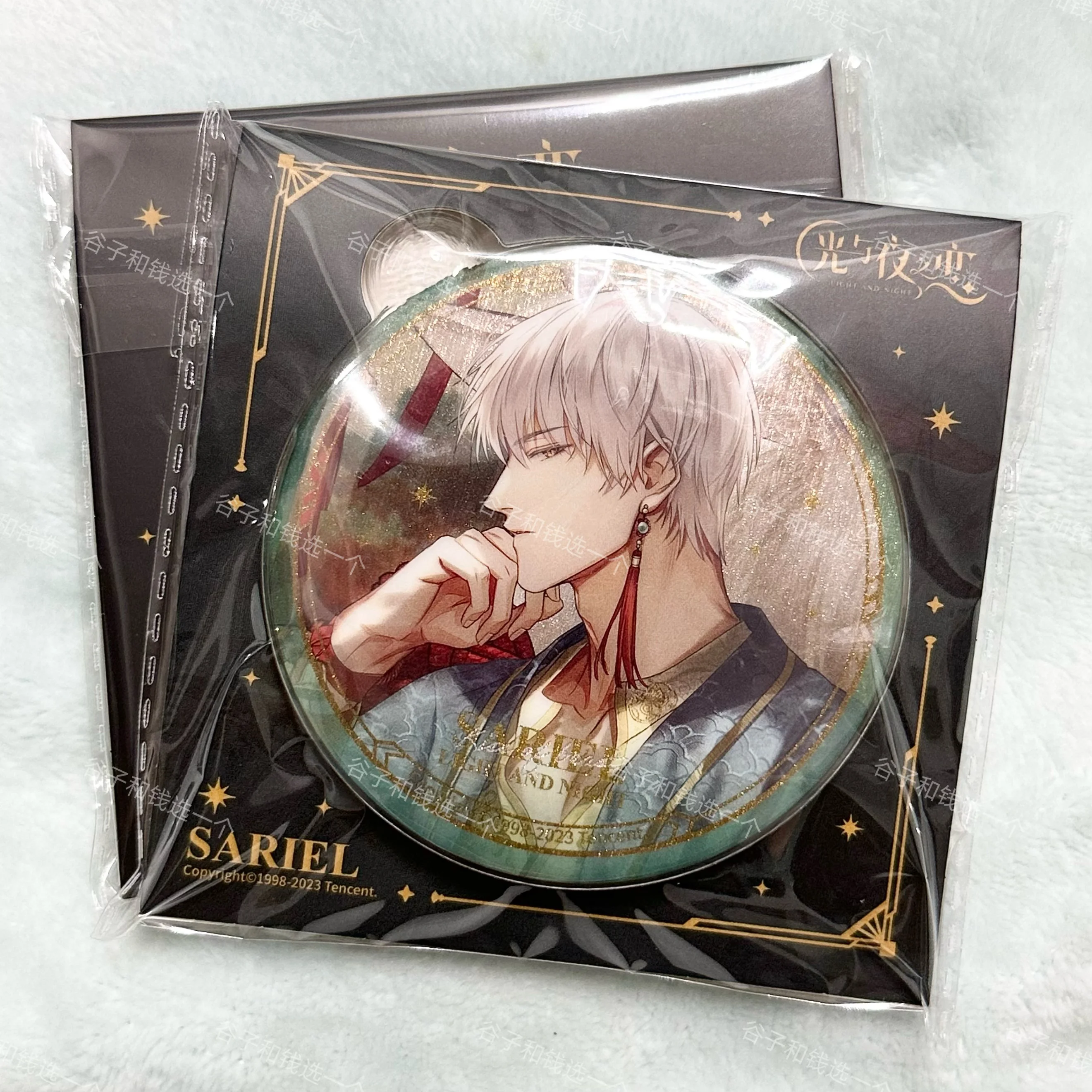 Брошь из белой жести &quotThe Kiss of Trapped Beasts&quot Эван Осборн Ариэль Джесси-Чарли