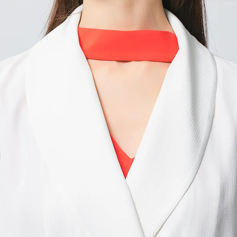 Рисунок 3 - Женский двубортный плащ Love