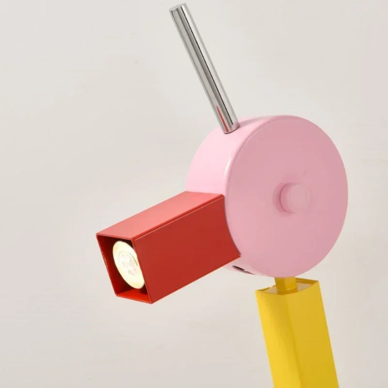 Lámpara de escritorio Neste LED Belgjos Animados Decoración Geométrica pato susu creatividad Art Airbnb minorrilla nordic