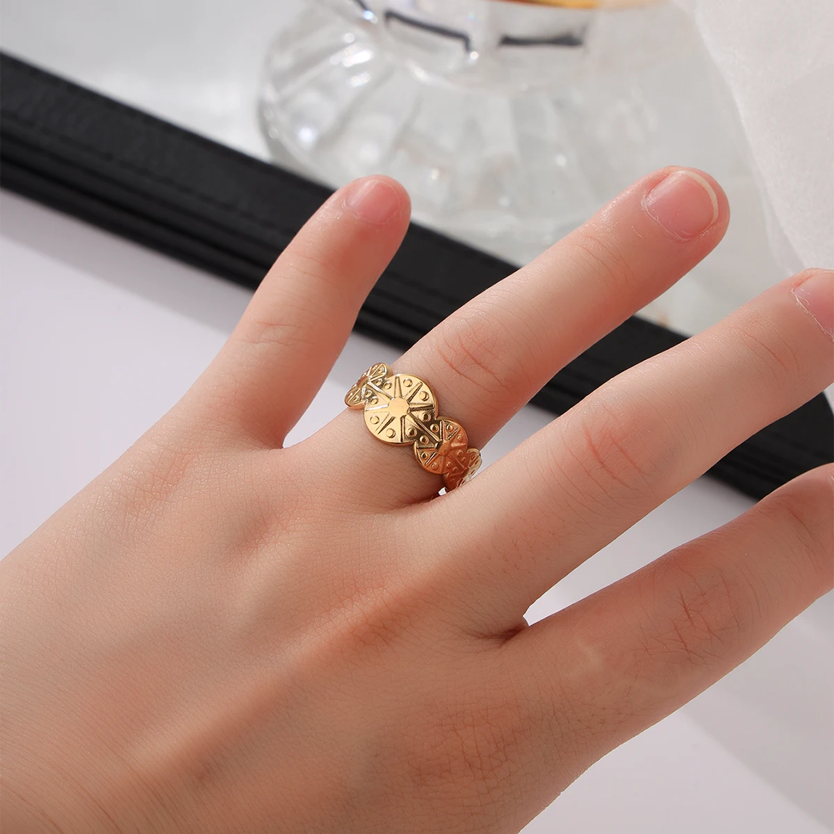 European and American Fashion Stainless Steel Octagon Star Ring Personalized Geometric Round Living Ring for Men and Women