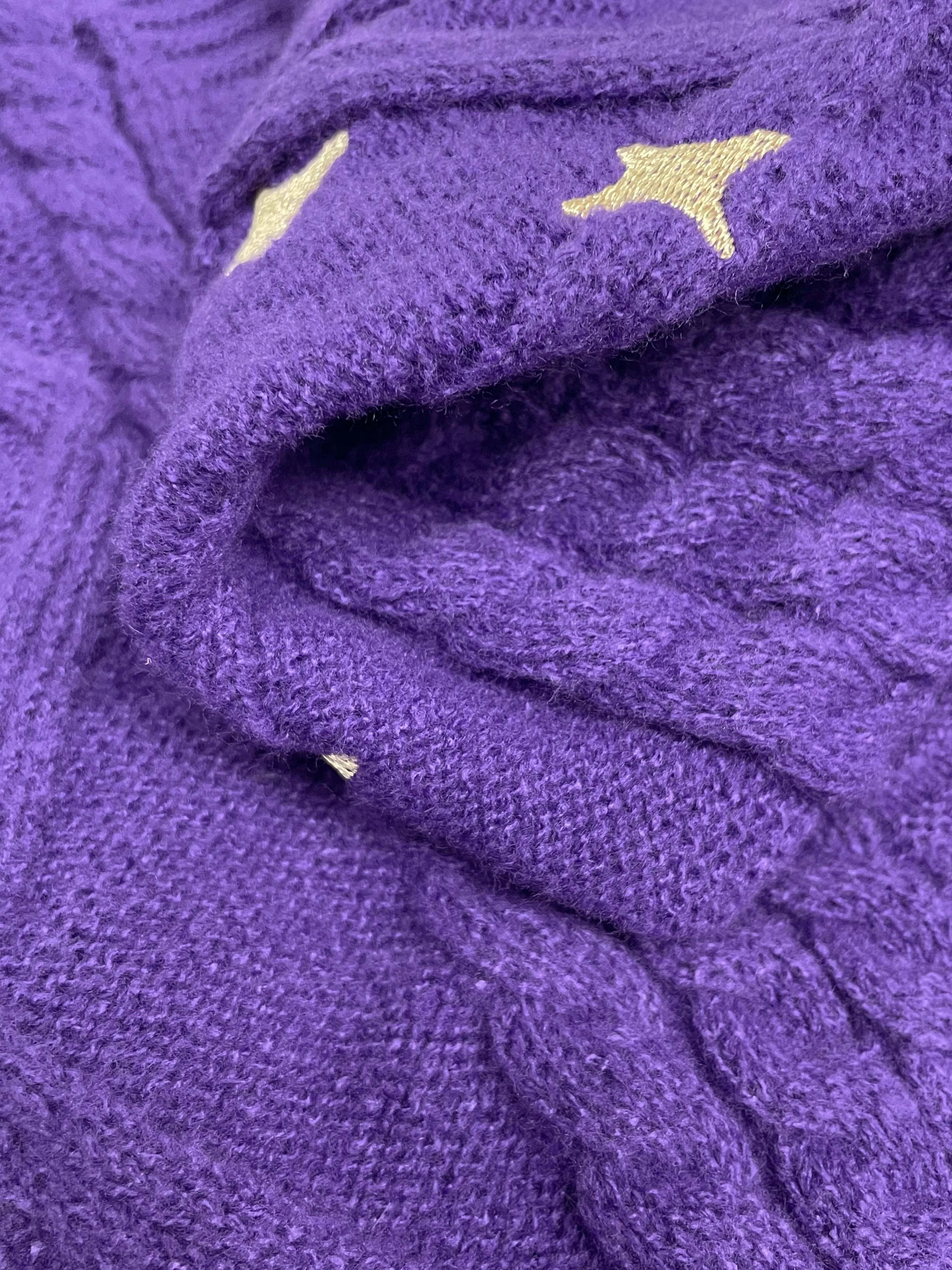 Кардиган GarbGlory TS с золотой звездой и вышивкой на пуговицах фиолетовый свитер
