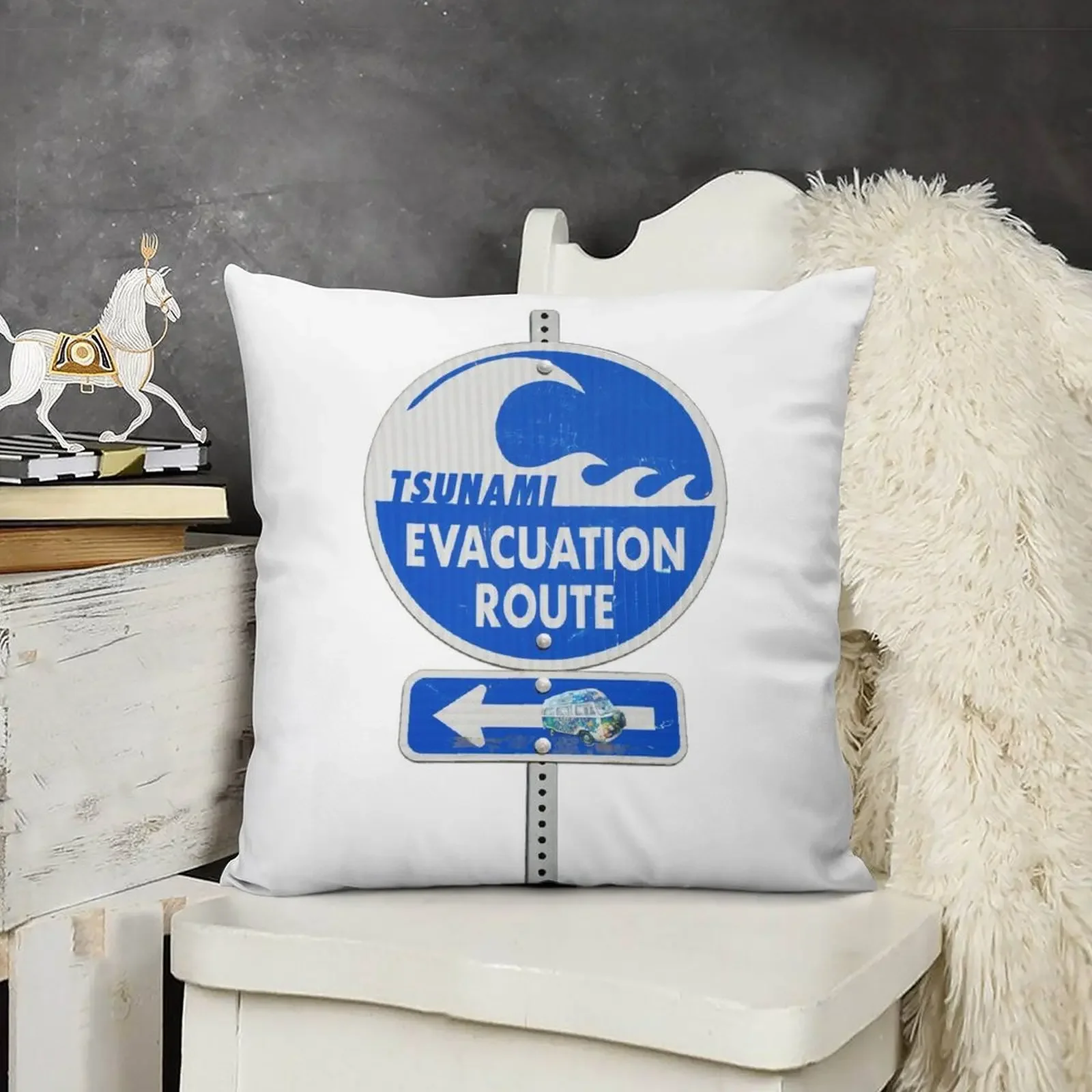 Дорожный знак цунами (левая стрела) декоративная подушка наволочка роскошные