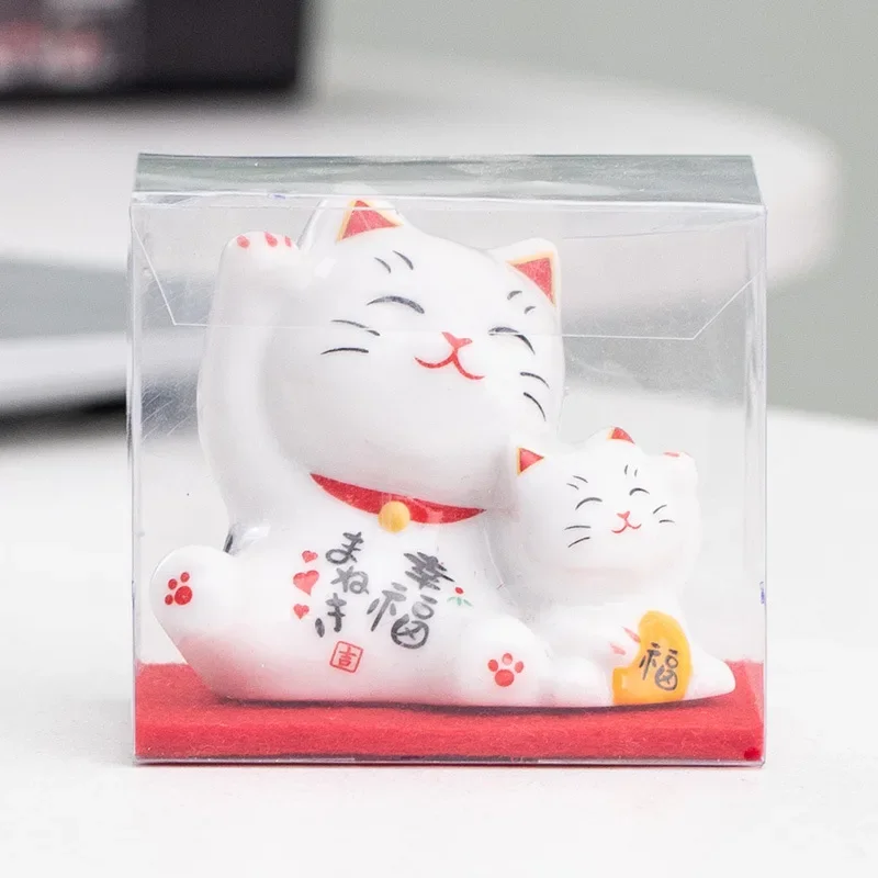

Фигурка кошки Manek Neko керамическая 6,5 см