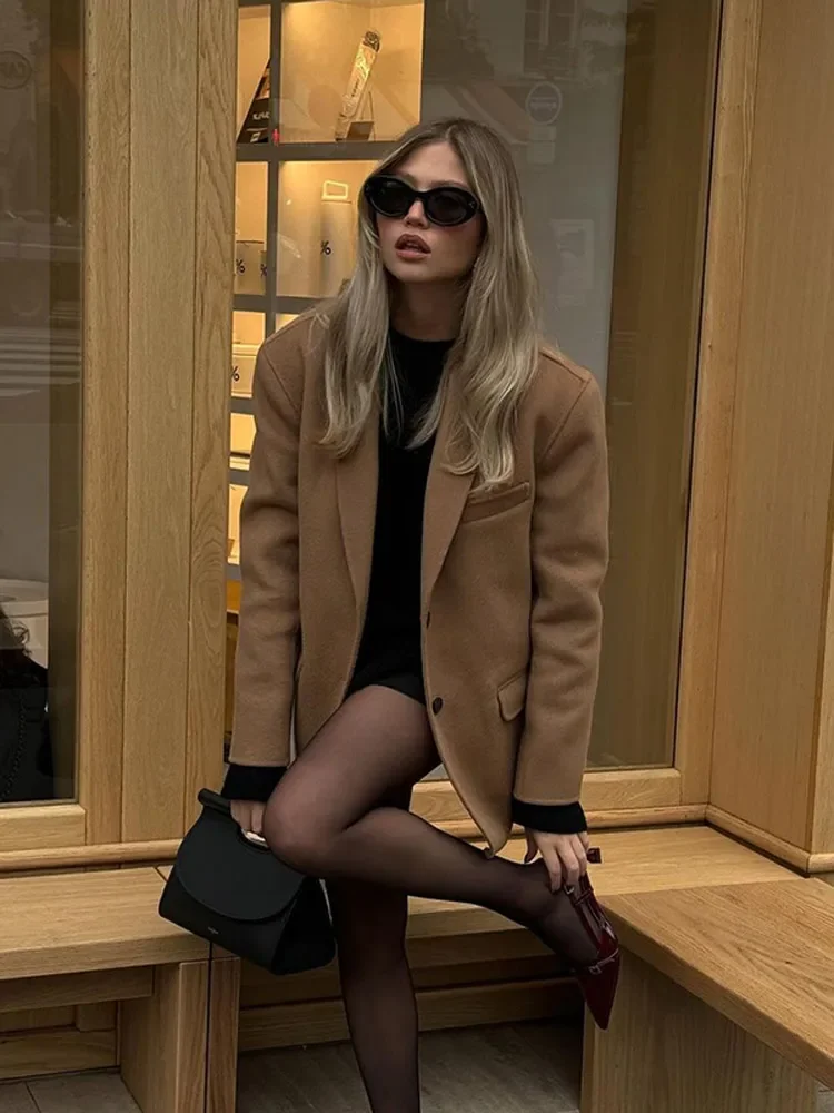 Простой однотонный однобортный женский короткий пиджак модный костюм с длинными