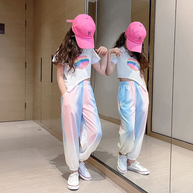 Рисунок 2 - Футболка и брюки для девочек-подростков