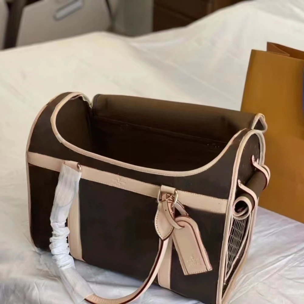

Designer Pet Dog and Cat Carrying Bag,Luxury Leather Aviation Bag, French Bulldog Teddy Small and Medium-sized Dog Bag Wholesale