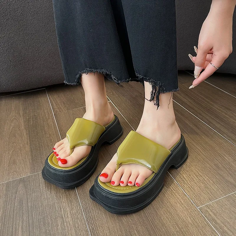 

Женские шлепанцы из ПУ кожи, на резиновой подошве