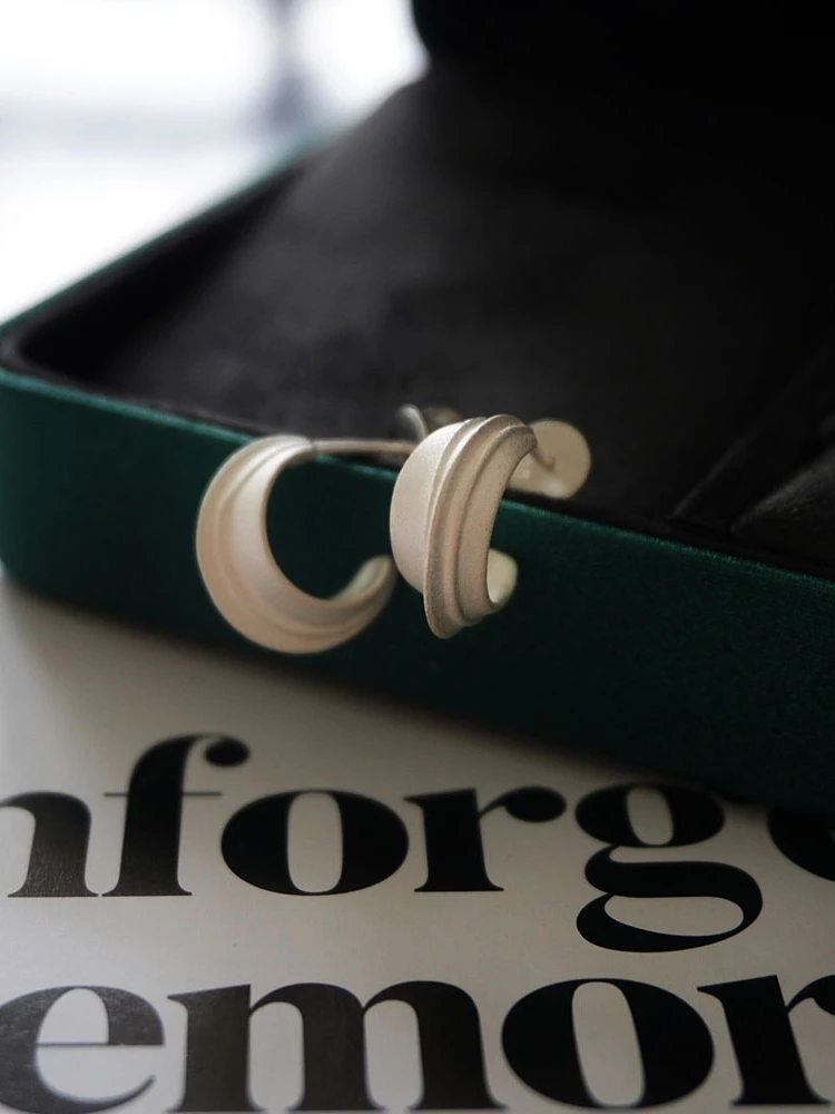  Широкие роуминг-серьги из стерлингового серебра 925 пробы Dong Jie с одинаковой