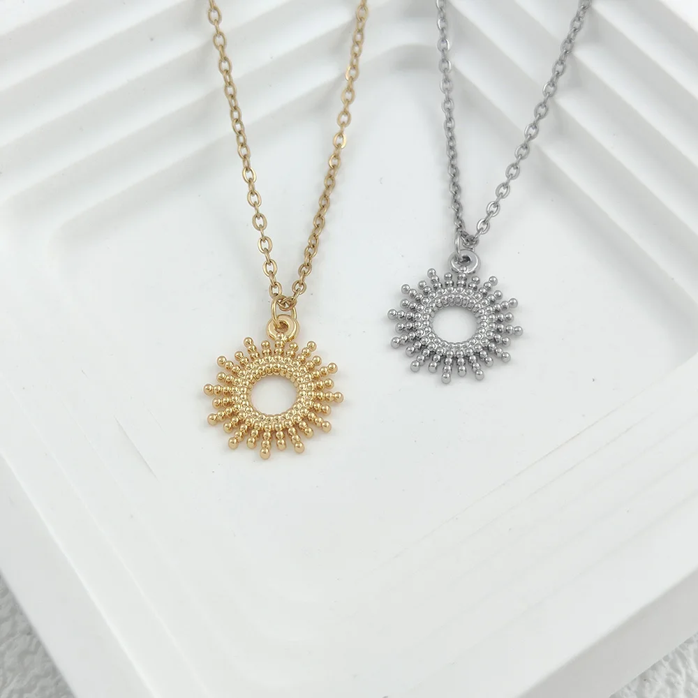 

2023 Shiny Sun Pendant Necklace Choker Stainless Steel Necklaces for Women Fashion Geometric Sunny Beach Wedding Jewelry New