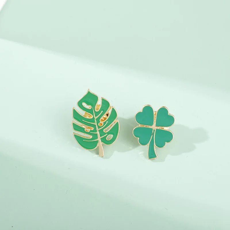 

The Lucky Four Leaf Clover Green For Women Enamel Pins Skull Brooches Lapel Badges Jewelry Gift for Kids Friends Women Men